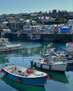 Porthleven Food Festival lands this weekend, and St Ives Food and Drink Festival returns 15–17 May — think the southwest’s top chefs, local tipples, harbour eats and proper coastal flavours. Plus live music to keep the beach party going.

St Ives has demos all weekend on the Chef’s Fire Pit — bound to inspire a few more firepit feasts.

We’ve got last‑minute availability for both weekends in Wildflower Wood, and limited dates for Brea Cottage and the Studio.

#cornwallinbloom
#springincornwall
#cornwallfoodie
#porthlevenfoodfestival
#stivesfoodfestival