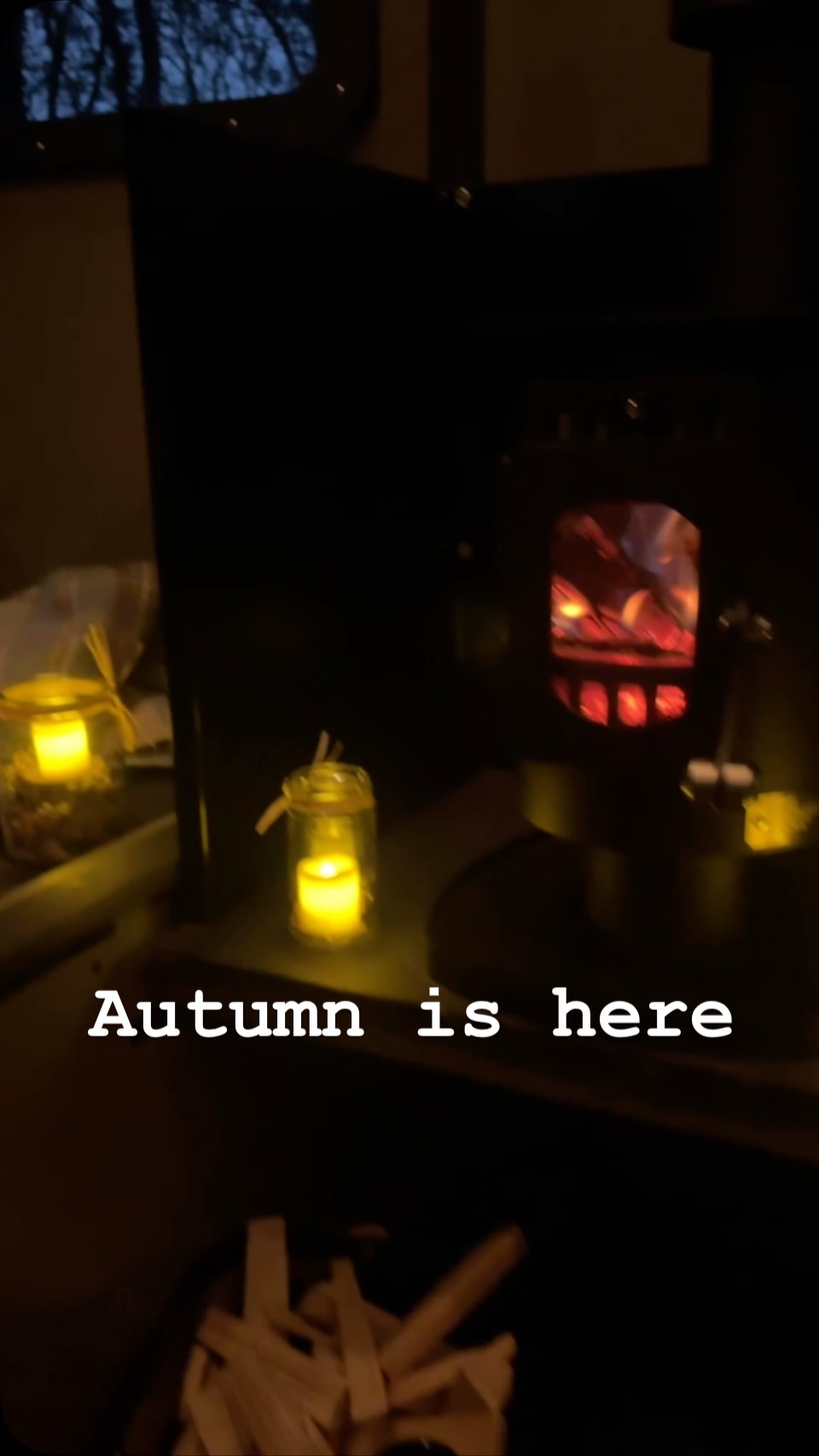 🍁 Autumn is here — candlelight, firelight and quiet evenings at Saltings Landpod. 

The last few stays of the season are now available before we close on 4 October.

Perfect for a last‑minute escape.

#escape #CornwallRetreat #GlampingUK #AutumnGetaway #Cornwall