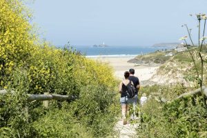 Path to Porthkidney beach
